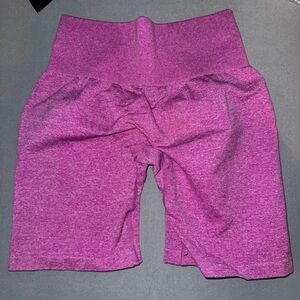 •NVGTN Scrunch butt shorts 
•Bright pink
•Size Small